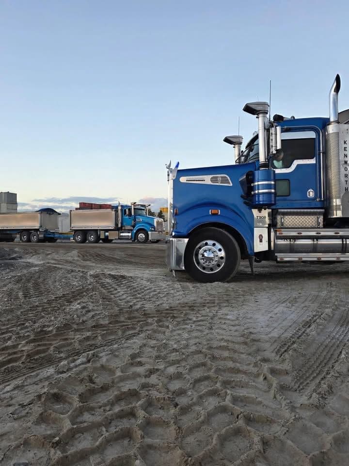 Kenworth T908 on sand